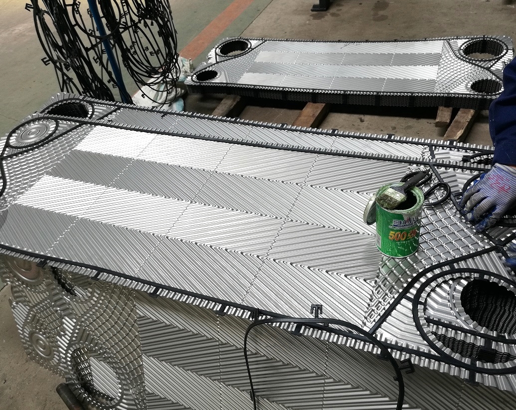 板片及密封垫装置